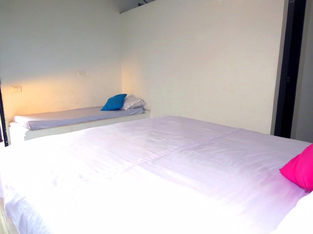 Palomino Breeze Hostal Zimmer foto